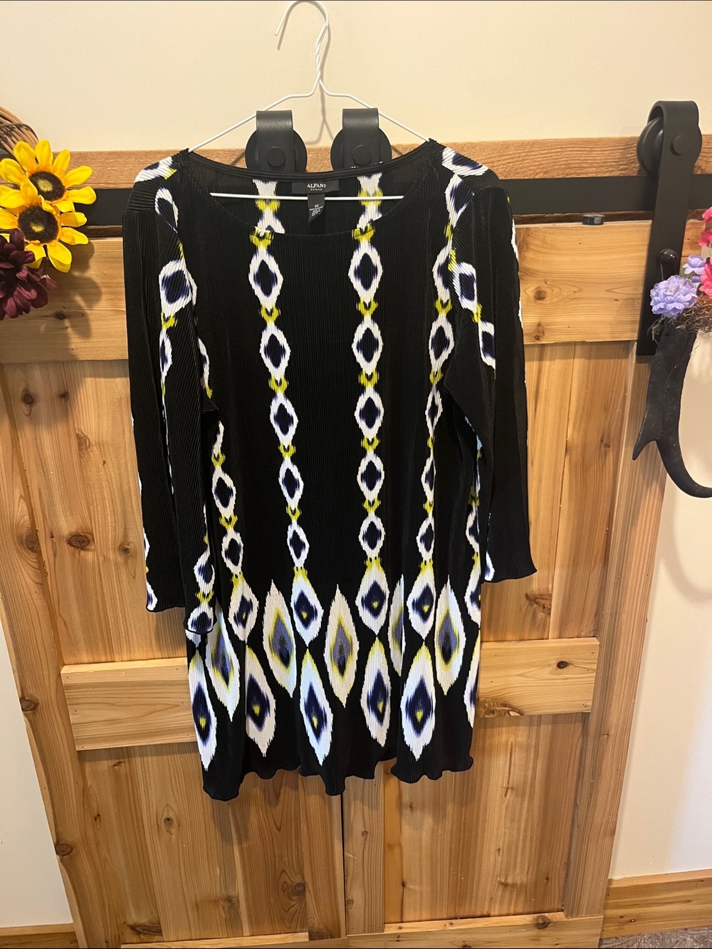 Alfani Black Long-Sleeve Knee Length Dress with White and Yellow Geometric Print